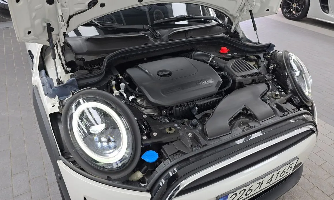 Mini Cooper Convertible 2024 из KR, фото 8