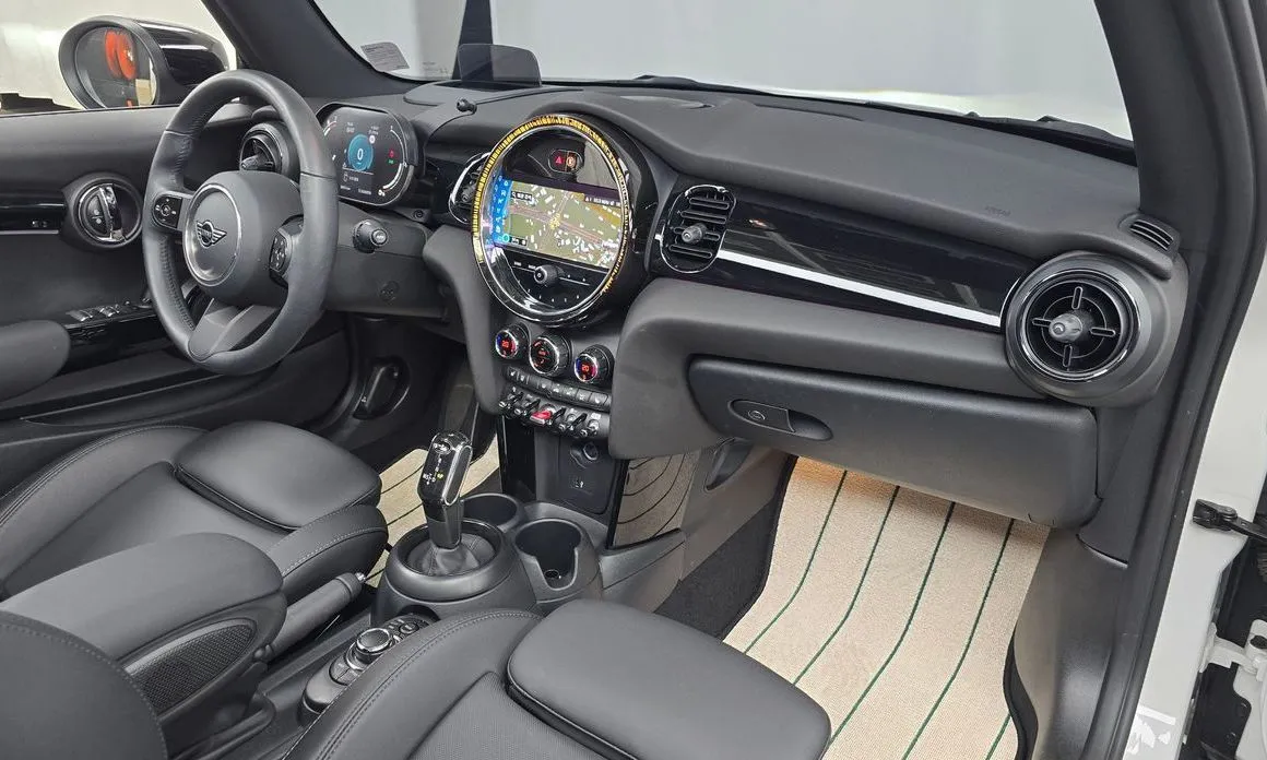Mini Cooper Convertible 2024 из KR, фото 4