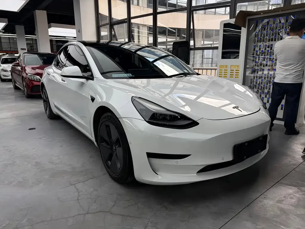 Tesla Model 3 — фото 5