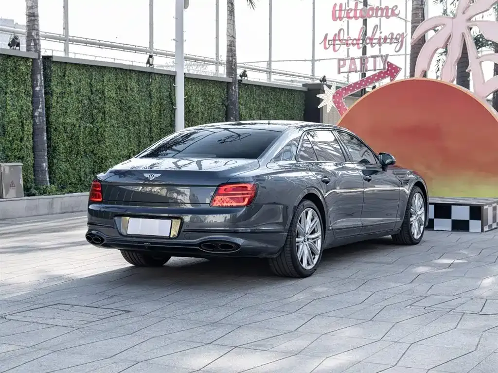 Bentley Flying Spur — фото 2