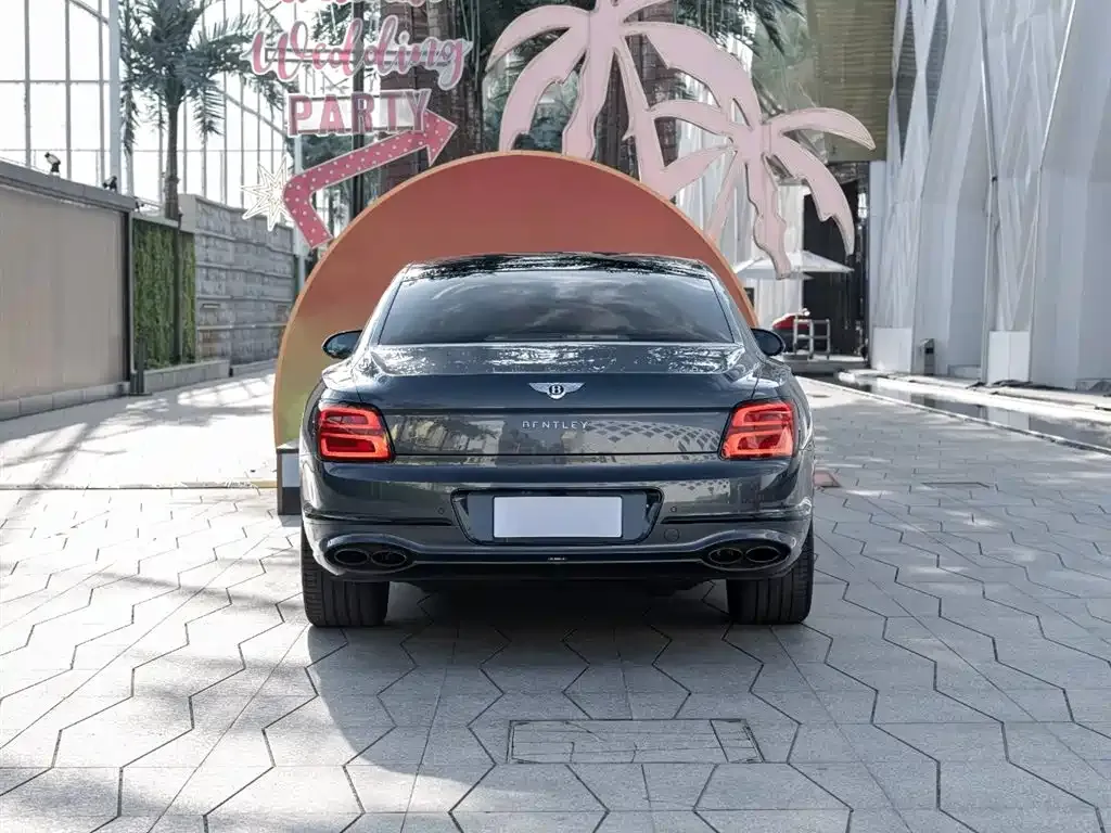 Bentley Flying Spur — фото 10
