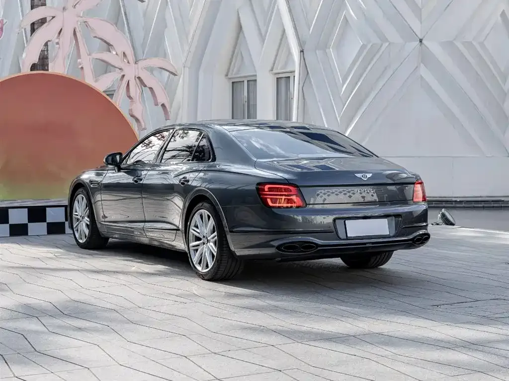 Bentley Flying Spur — фото 3