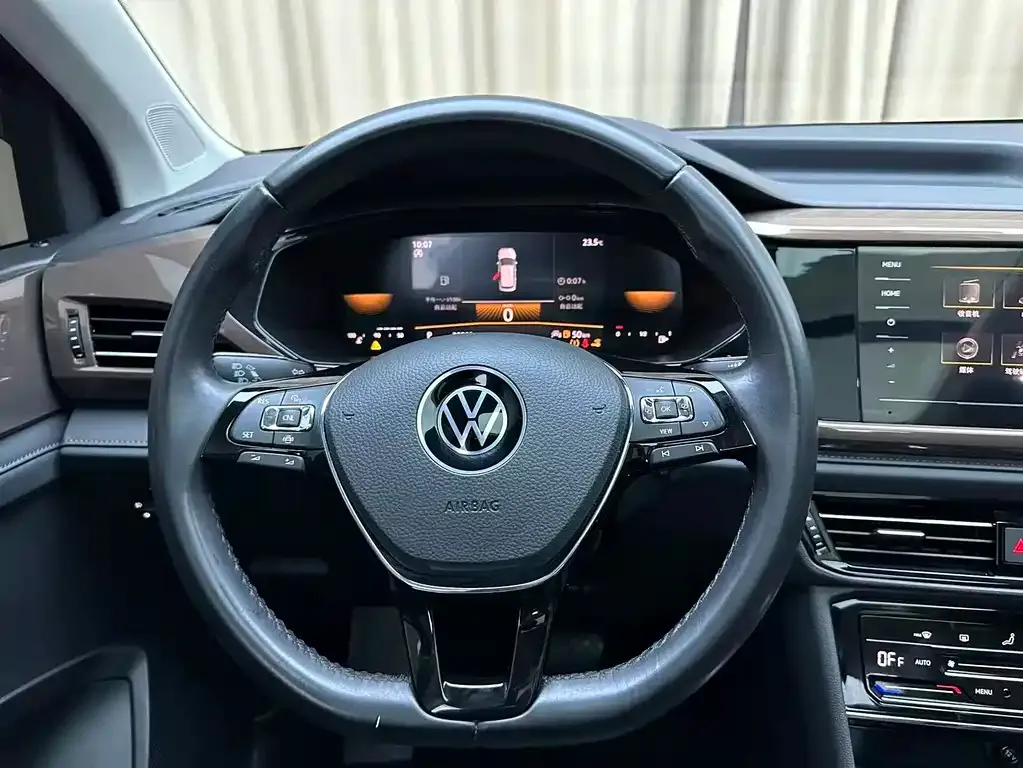 Volkswagen Tharu — фото 4