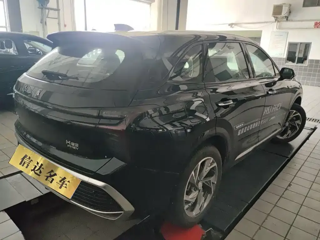 Hongqi HS3 PHEV — фото 4