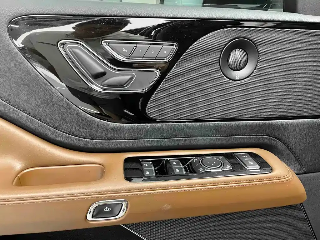 Lincoln Aviator — фото 9