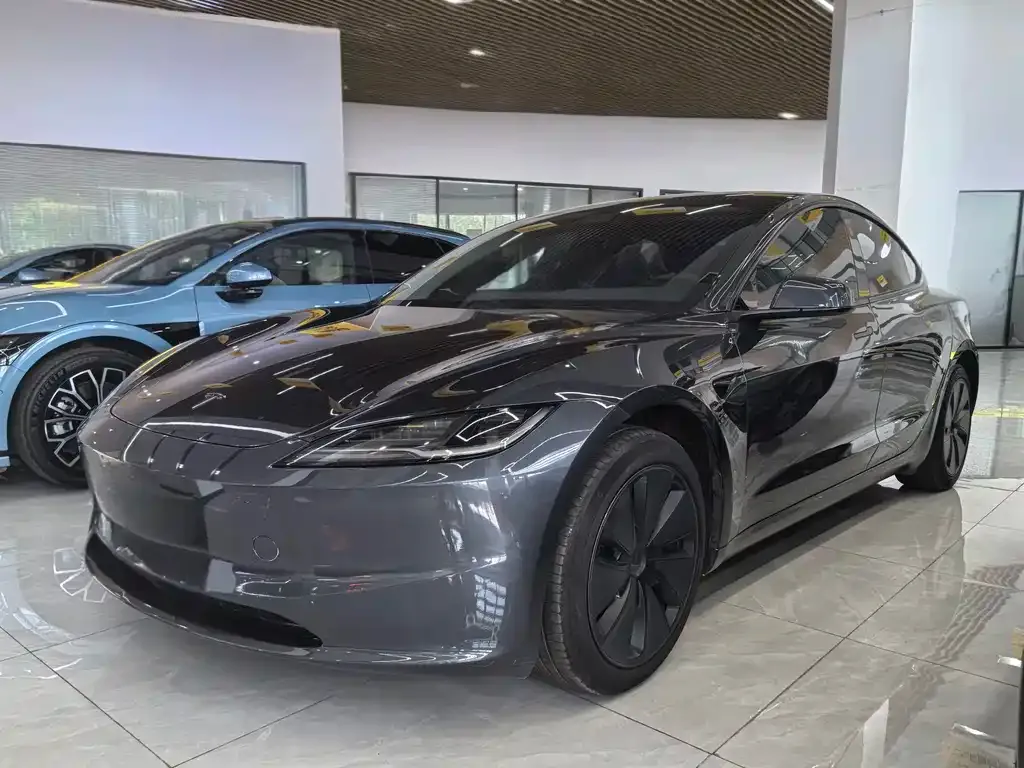 Tesla Model 3 — фото 1