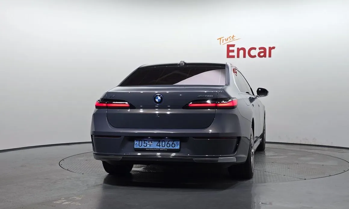 BMW i7 — фото 7
