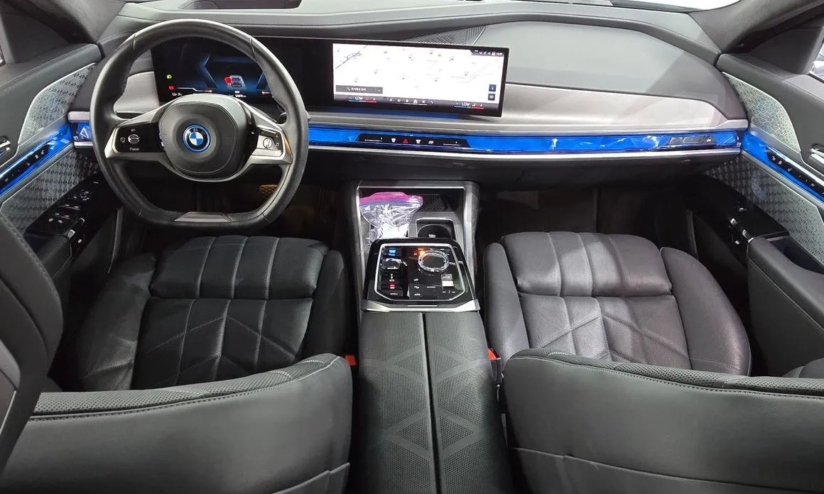 BMW i7 — фото 9