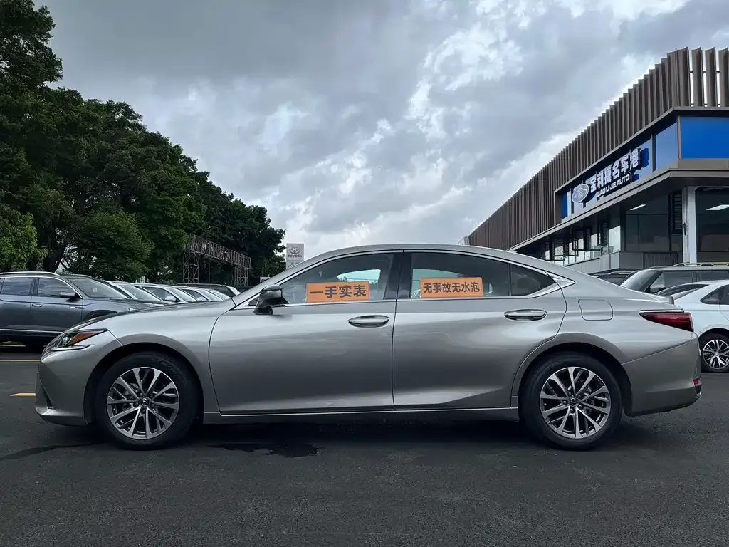 Lexus ES 2024 из CN, фото 2