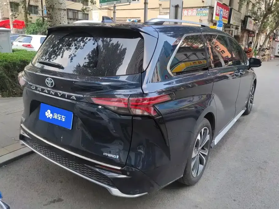 Toyota Granvia — фото 6