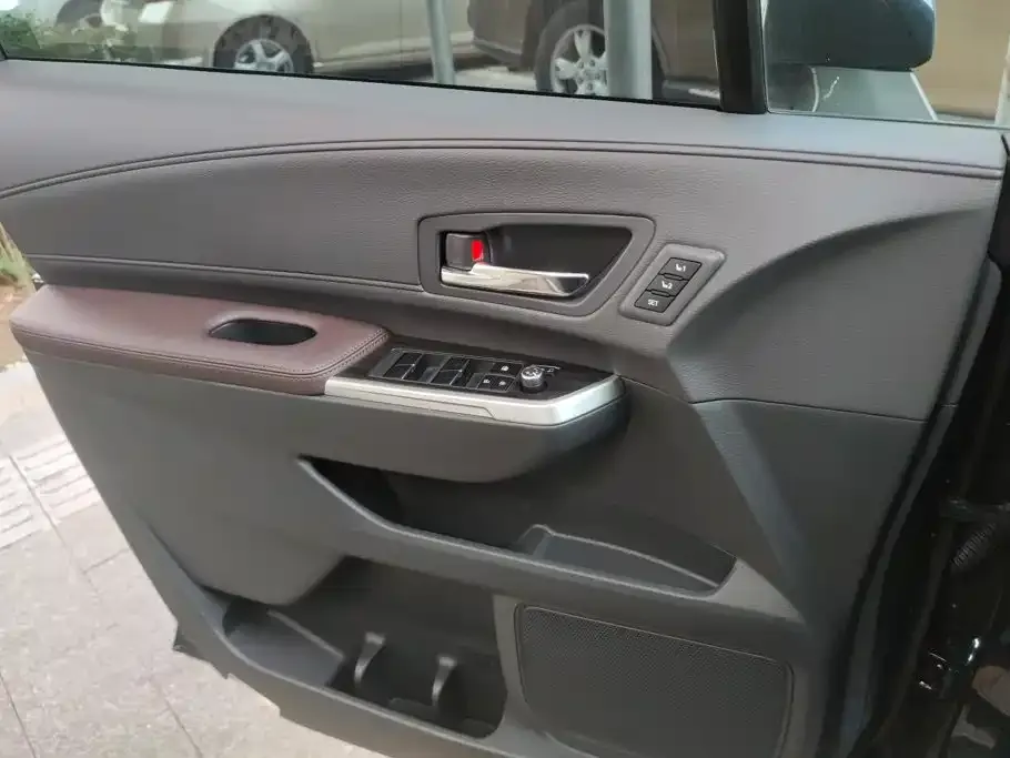 Toyota Granvia — фото 2