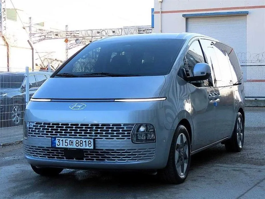 Hyundai Staria Tourer 9-Seater 1