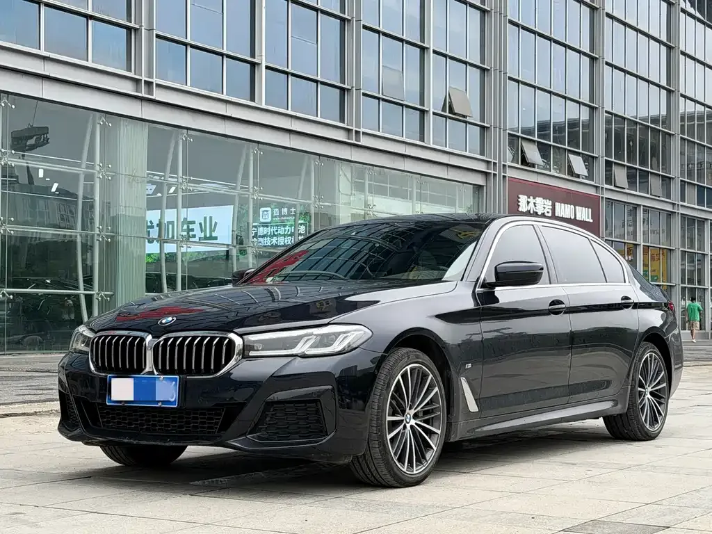 BMW 5 Series — фото 1
