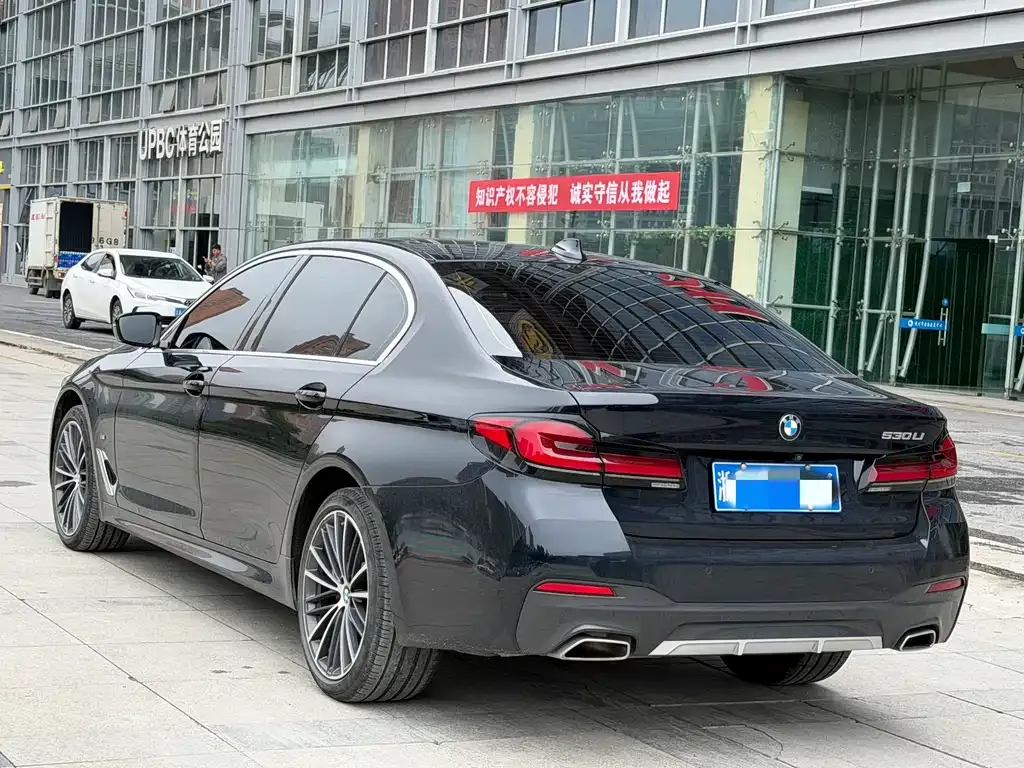 BMW 5 Series — фото 10