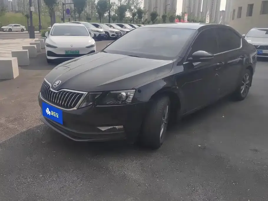 Skoda Octavia — фото 1