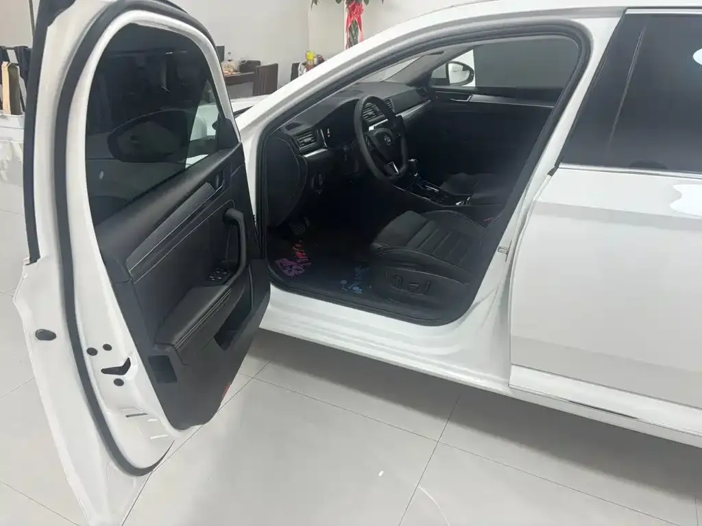 Skoda Superb — фото 6