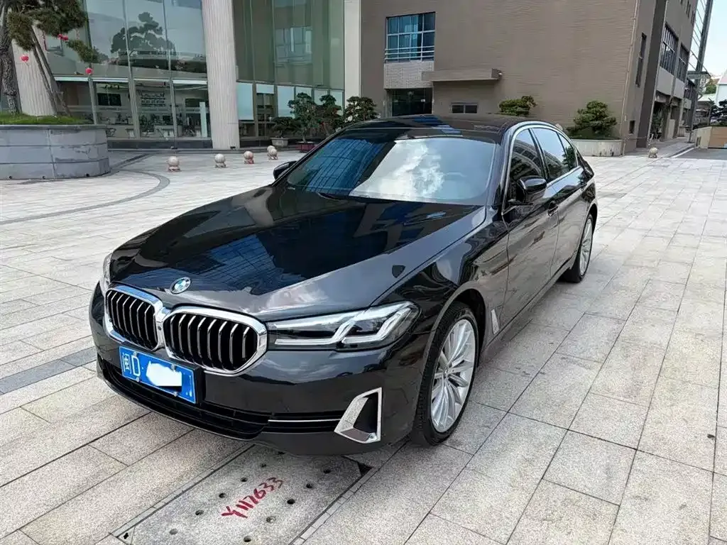 BMW 5 Series — фото 1