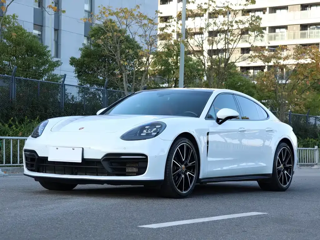 Porsche Panamera — фото 1