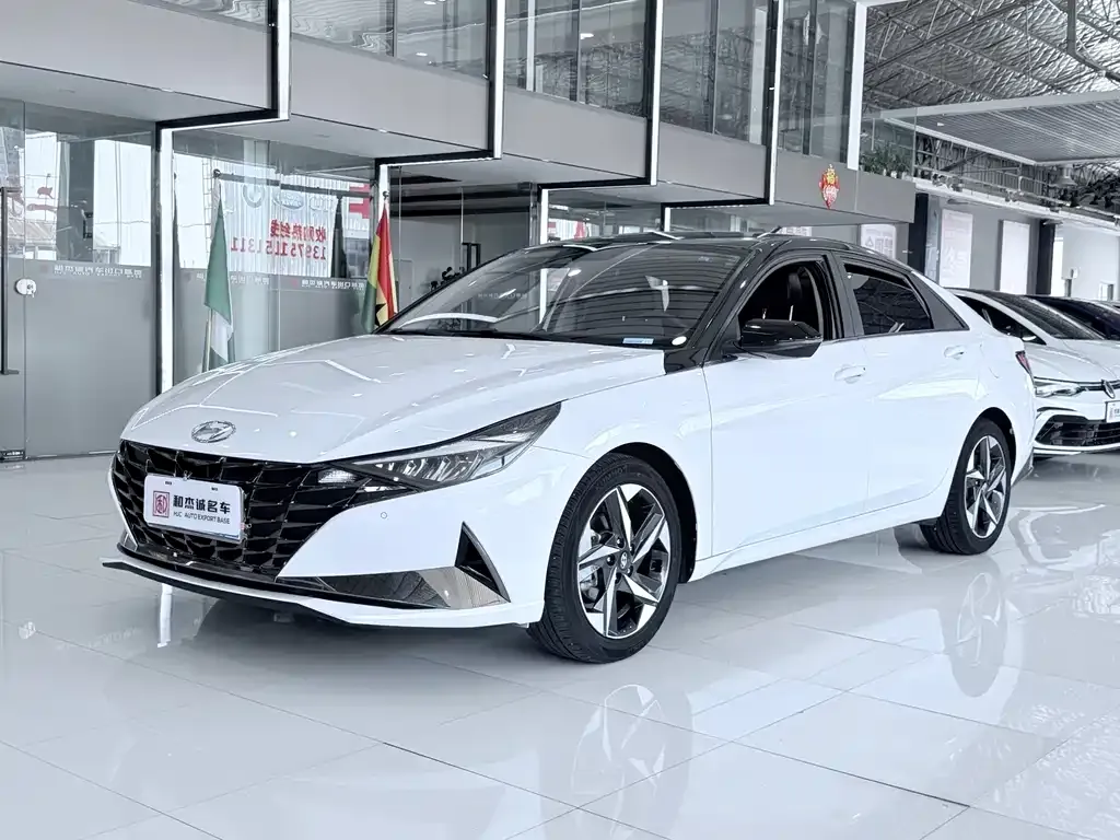 Hyundai Elantra — фото 1