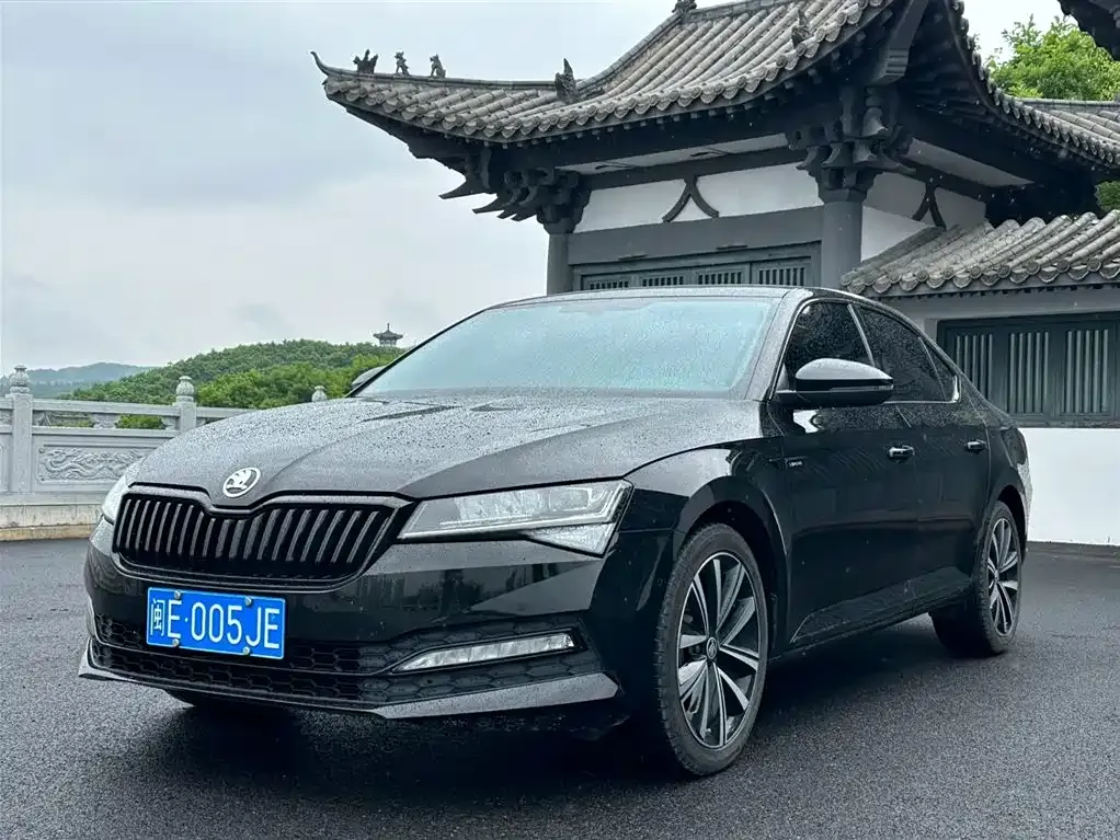 Skoda Superb — фото 1