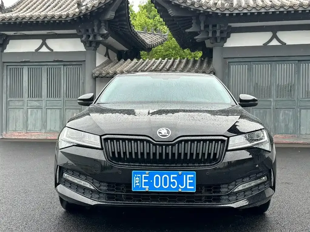Skoda Superb — фото 9