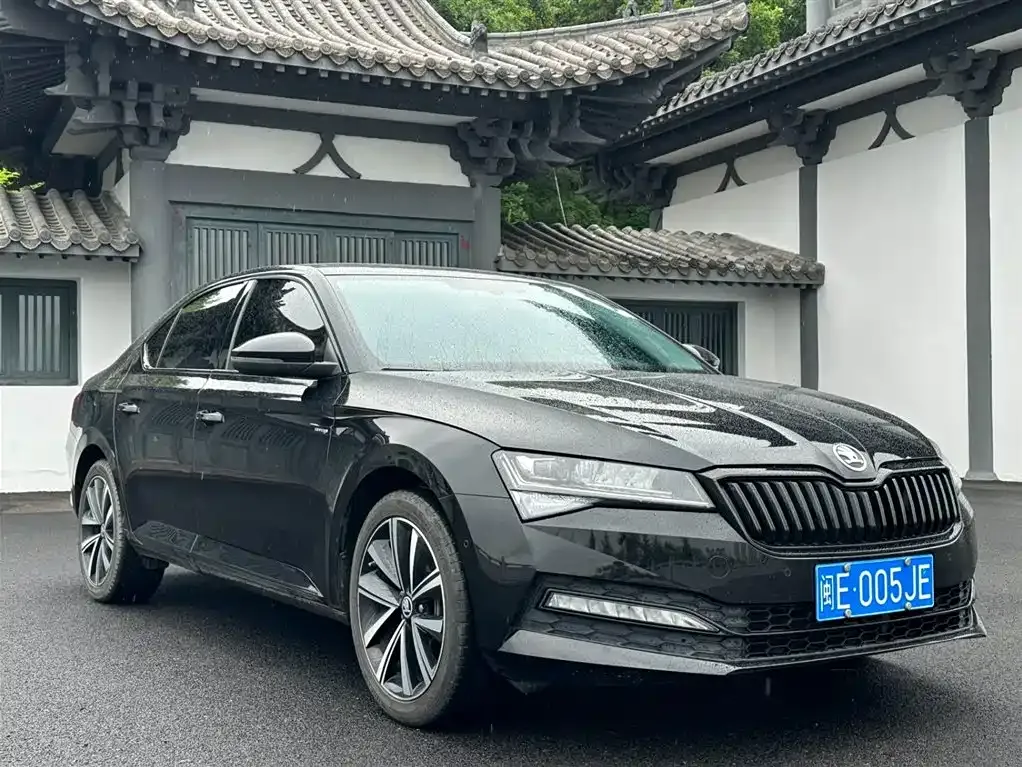 Skoda Superb — фото 7