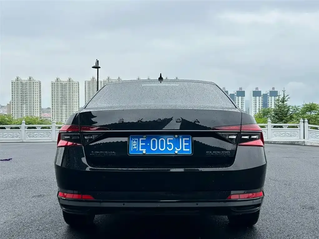 Skoda Superb — фото 10