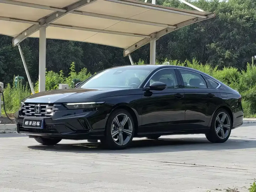 Honda Accord — фото 1