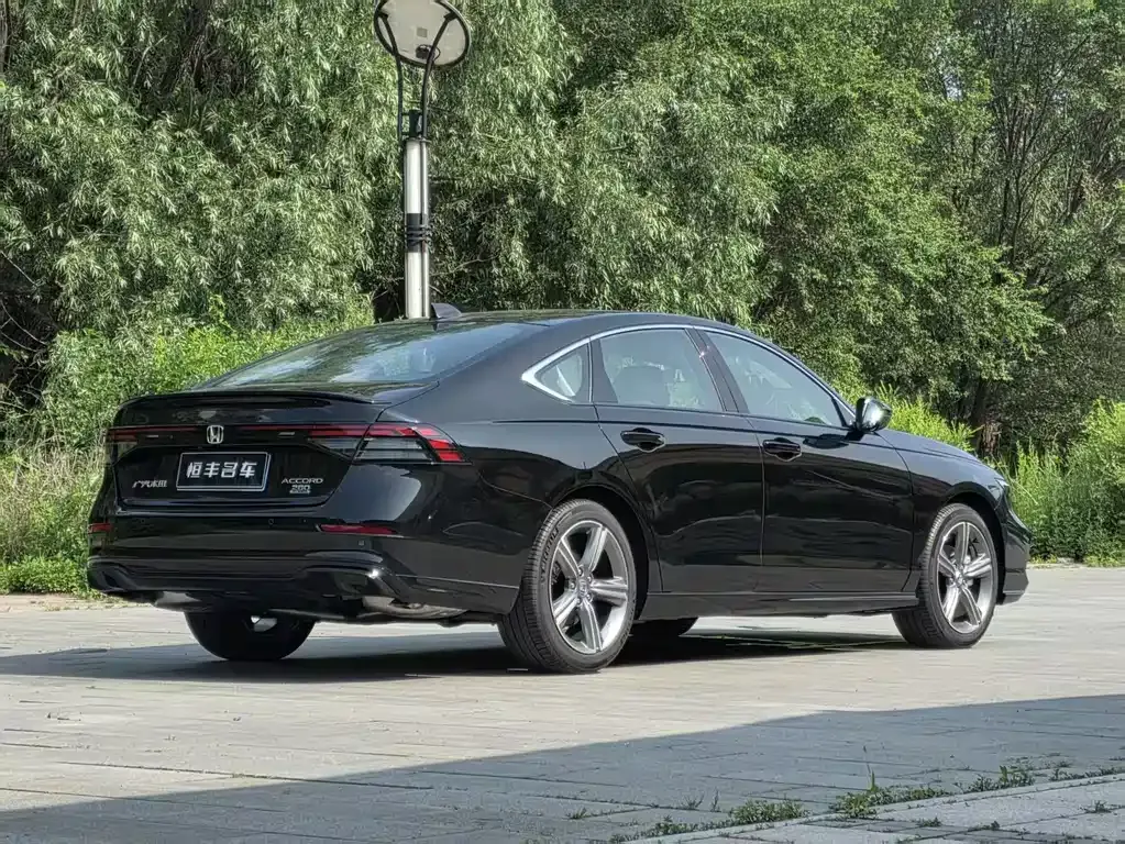 Honda Accord — фото 10