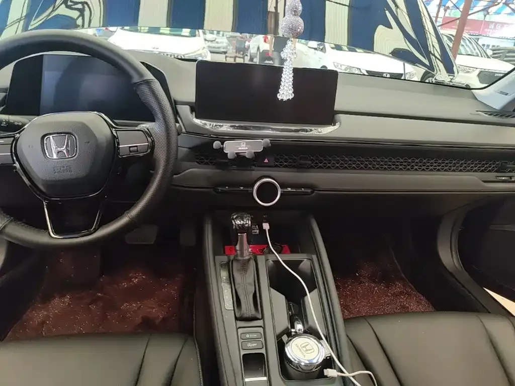 Honda Accord — фото 10