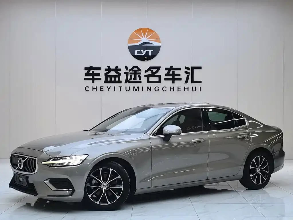 Volvo S60 — фото 1