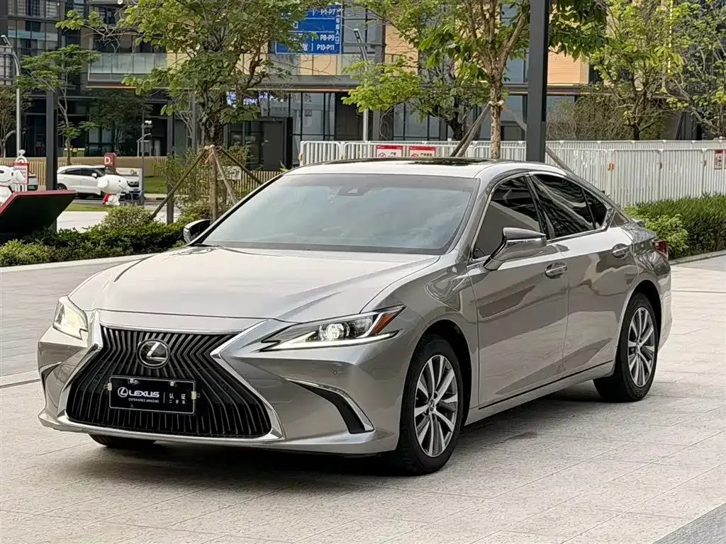 Lexus ES — фото 1