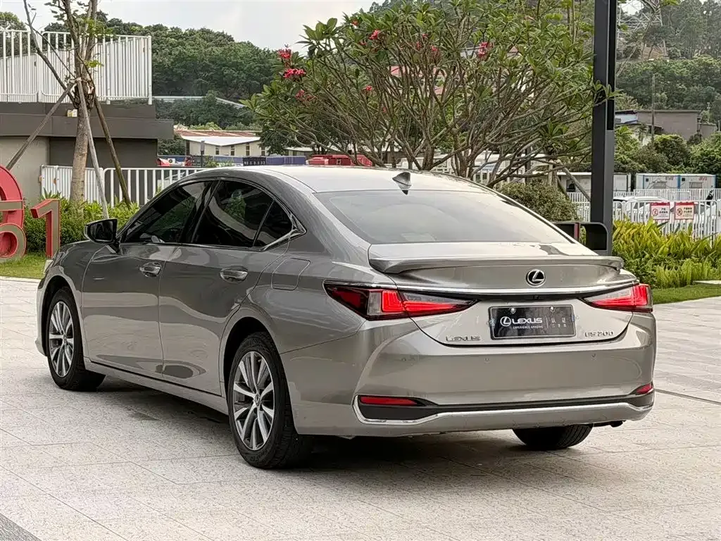 Lexus ES — фото 7