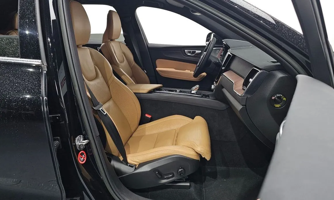 Volvo XC60 — фото 10