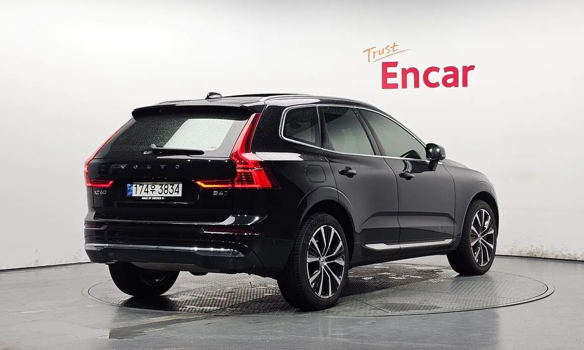 Volvo XC60 — фото 2