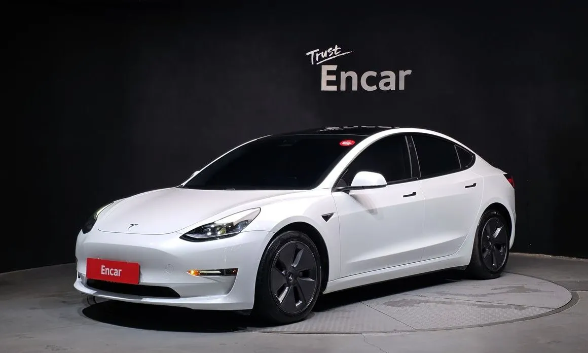 Tesla Model 3 — фото 1