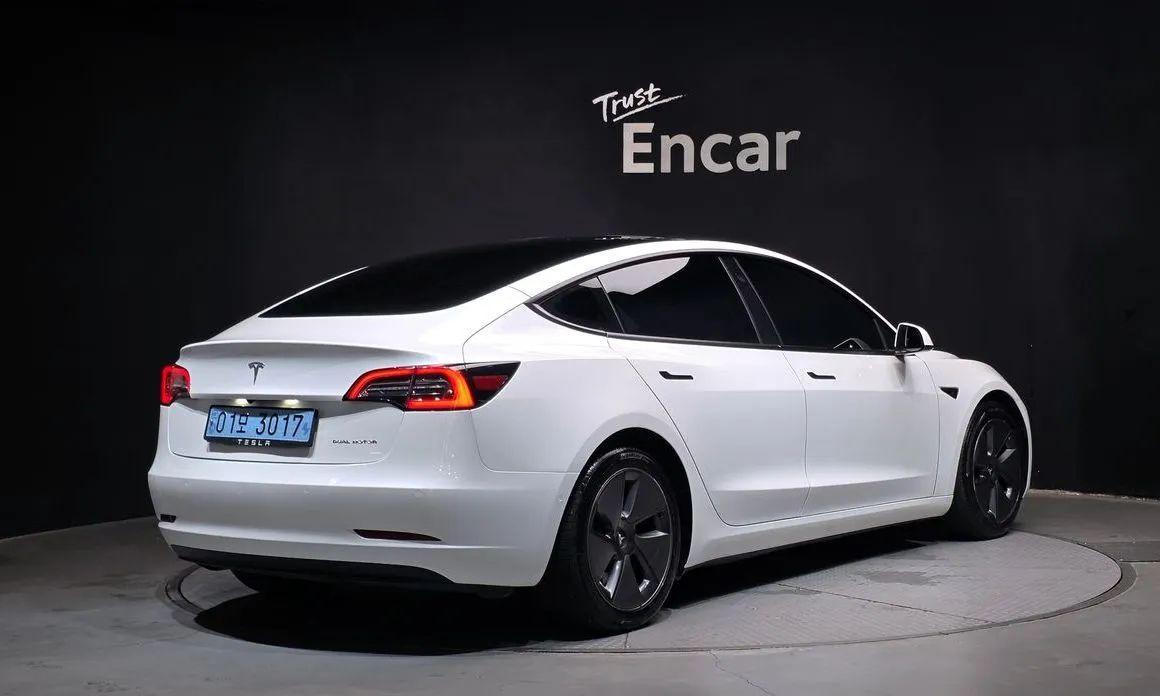 Tesla Model 3 — фото 9