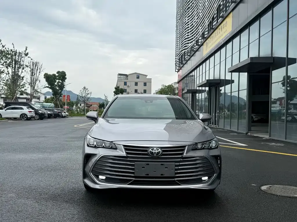 Toyota Avalon — фото 10