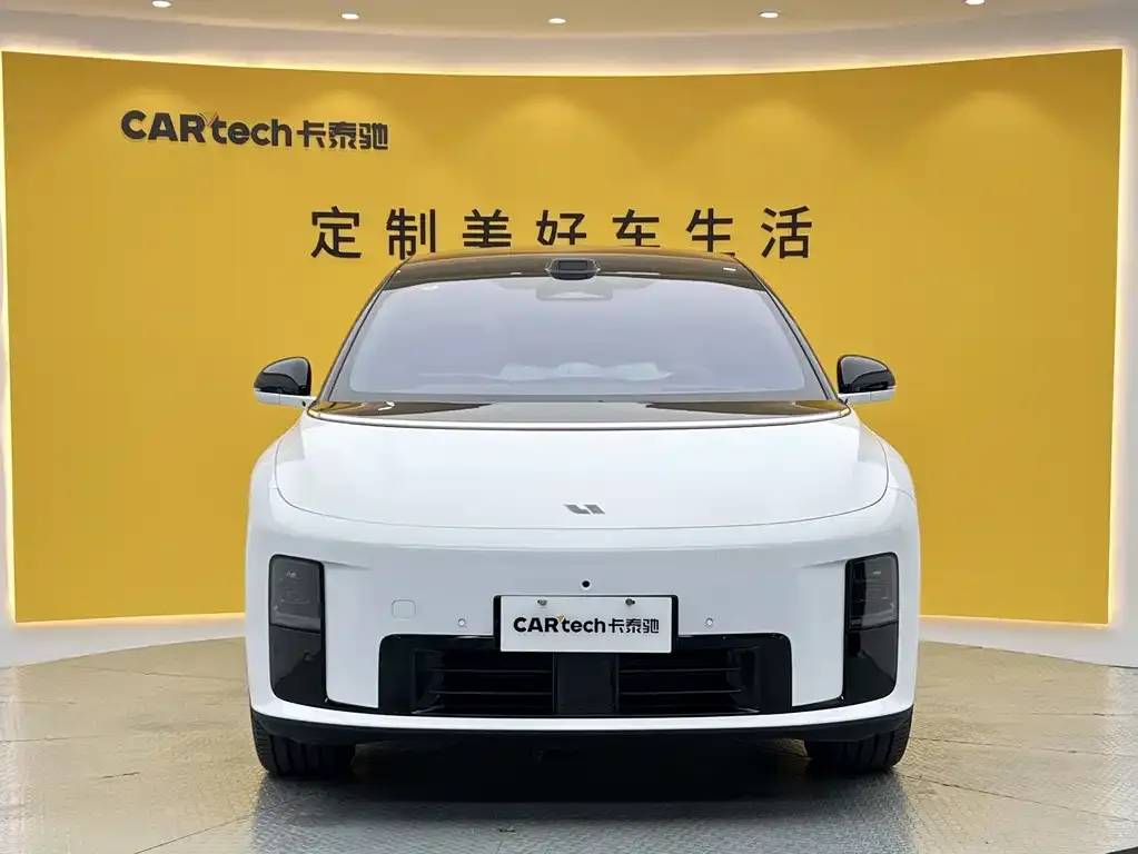Li Auto i8 — фото 3