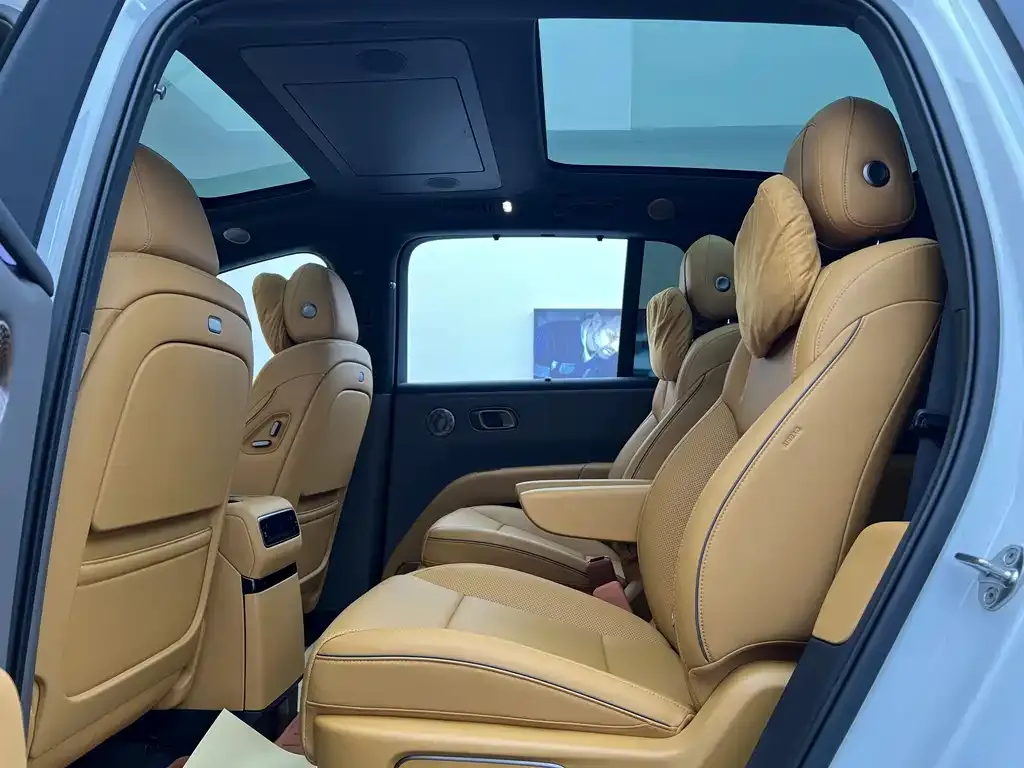 Li Auto i8 — фото 10