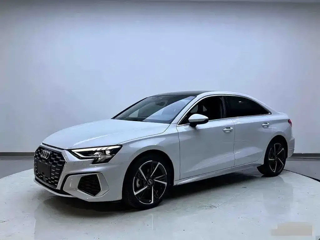 Audi A3 — фото 1