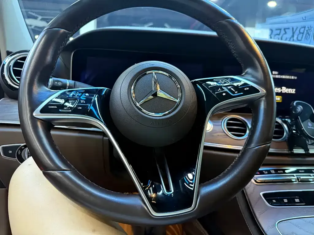 Mercedes-Benz E-Class — фото 5
