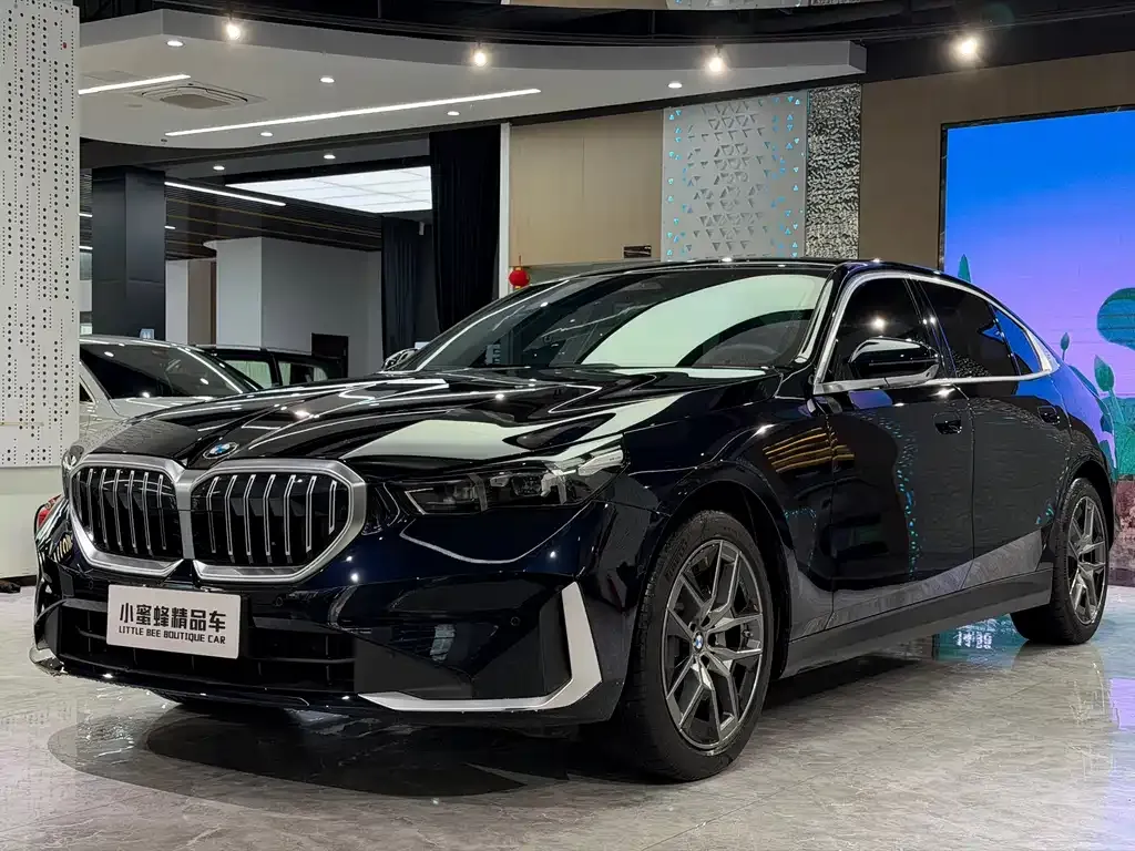 BMW 5 Series — фото 1