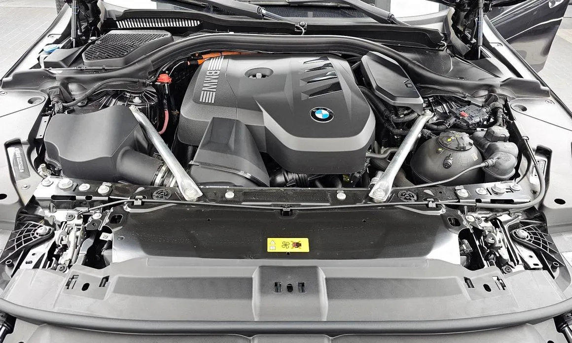 BMW 5-Series — фото 10