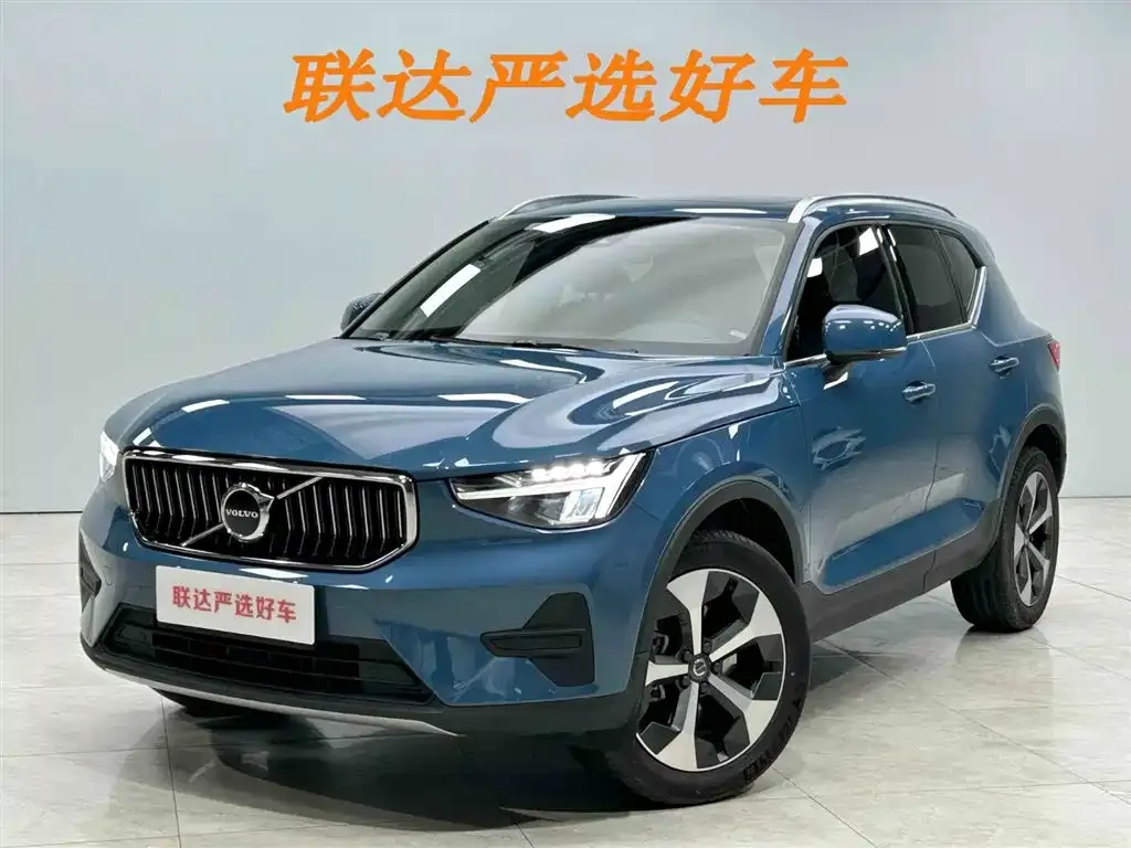 Volvo XC40 — фото 1