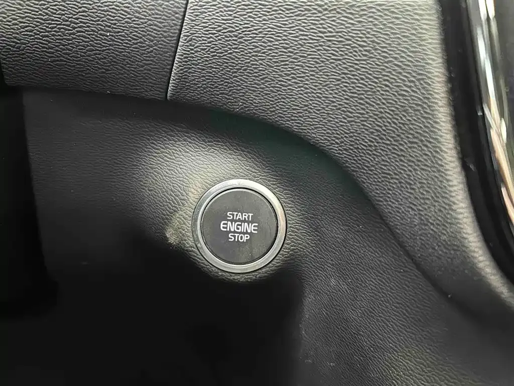 Volvo XC40 — фото 9