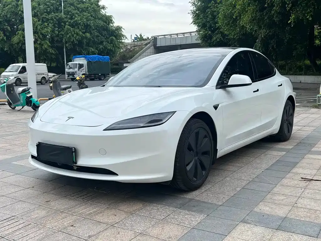 Tesla Model 3 — фото 1