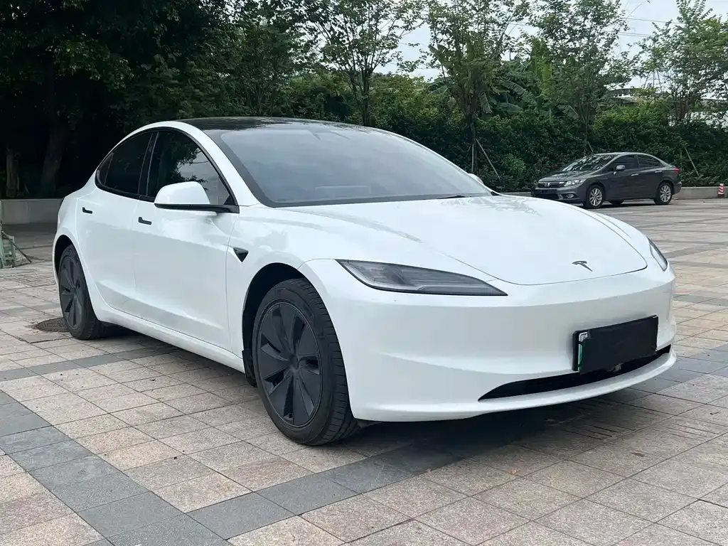 Tesla Model 3 — фото 7
