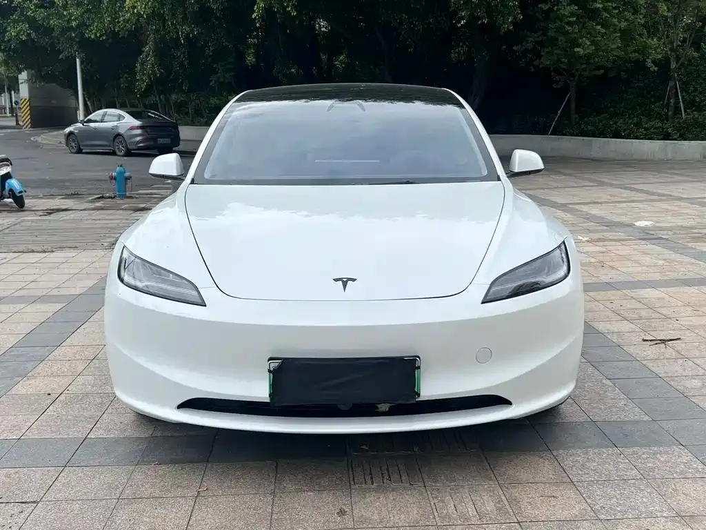 Tesla Model 3 — фото 10