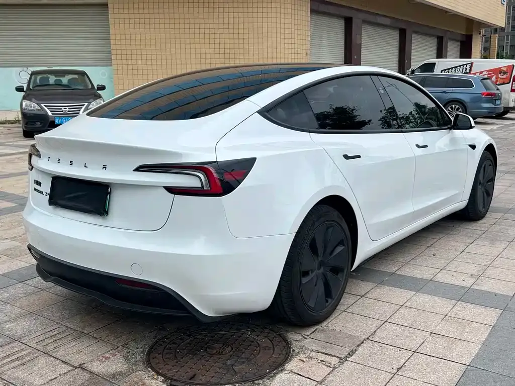 Tesla Model 3 — фото 3